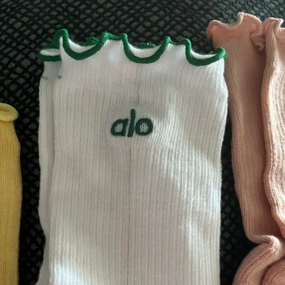 NWOT Alo Set of 3 Ruffle Trim Crew Socks Size Medium